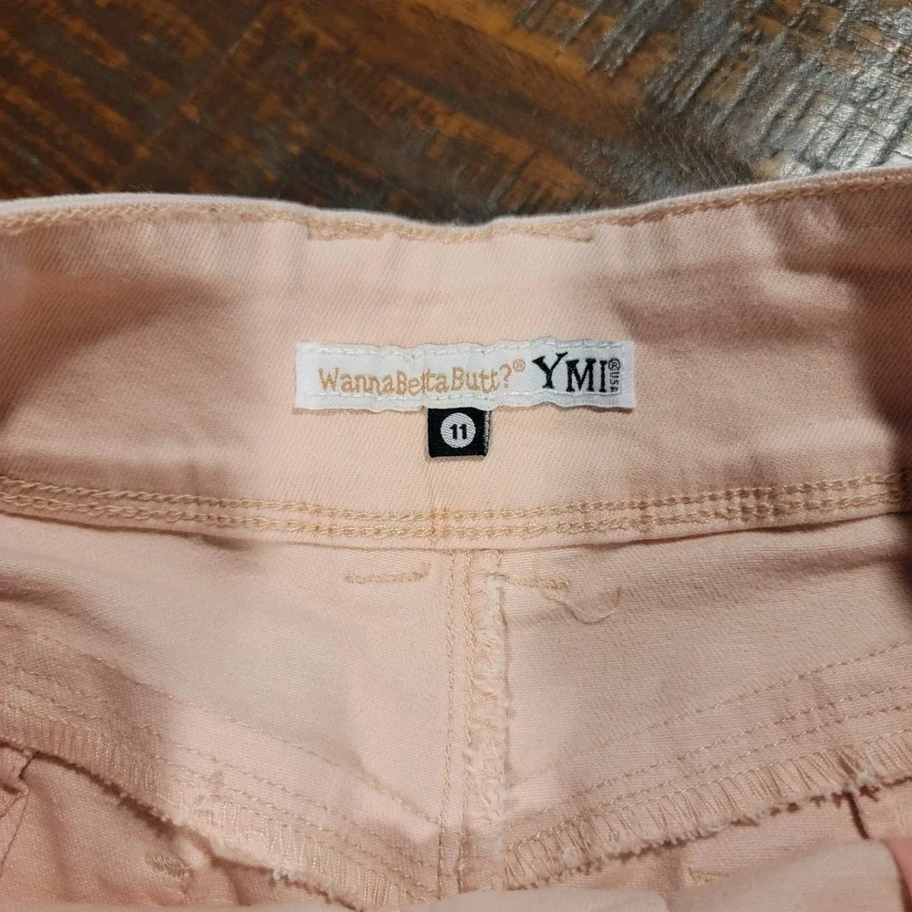YMI Wanna Betta Butt Women's Shorts Size 11 Stretch Y2K Shaping‎ Shorts 2 Button